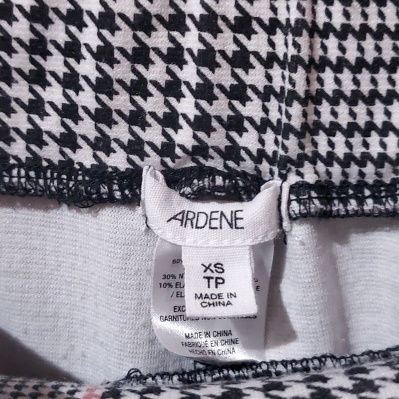 Pink and black houndstooth paper bag waist shorts - Picture 4 of 4